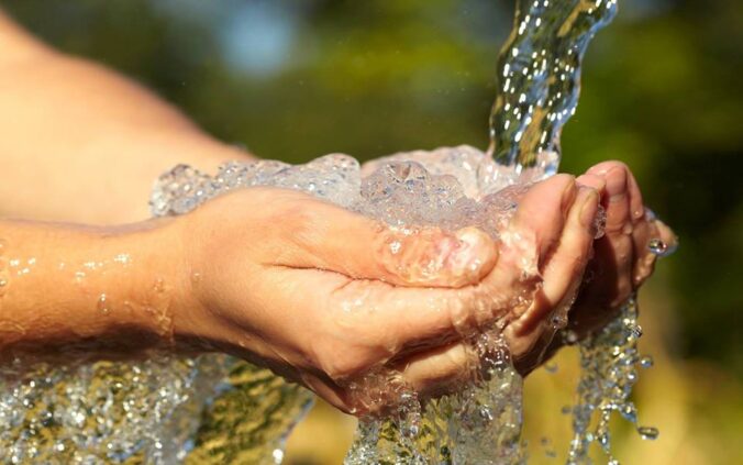 Danone indonesia berkomitmen mendukung pengelolaan air berkelanjutan melalui berbagai inisiatif yang berdampak positif bagi masyarakat.