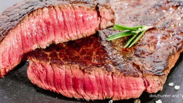 tampilan memasak steak yang benar tanpa gosong