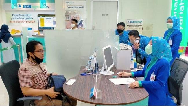 ditawarkan oleh BCA Syariah bagi lulusan S1 yang bergabung untuk terjun ke dalam industri perbankan syariah di Indonesia.