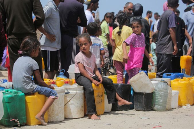 kondisi mengerikan yang dihadapi warga Gaza, terpaksa mengonsumsi pakan ternak dan meminum air limbah untuk bertahan hidup.