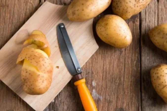 manfaat luar biasa dari kulit kentang yang sering diabaikan, khususnya dalam menyembuhkan luka dan mendukung pencegahan anemia.